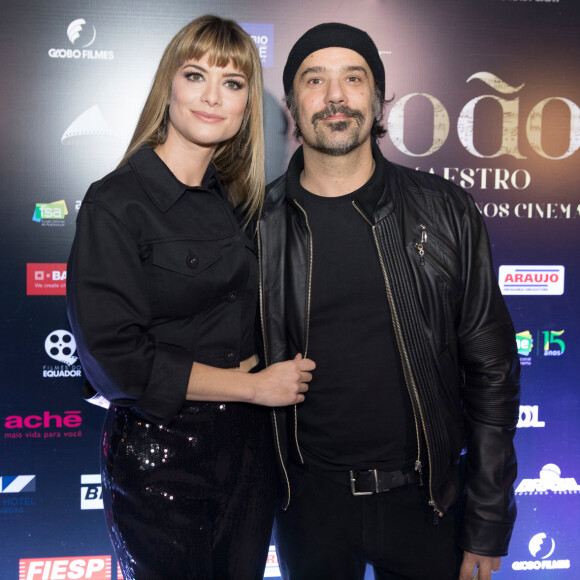 'É muito tranquilo para a gente trabalhar junto. A gente se conhece desde que eu tinha 17 anos de idade, mas a gente tem uma certa intimidade. Então é ótima a troca no set', disse Alinne Moraes sobre a parceria com o marido Mauro Lima