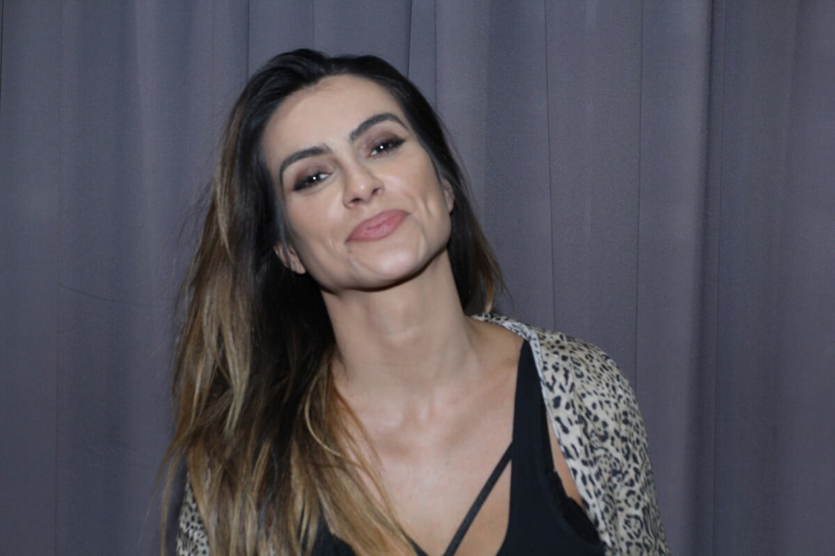 Após polêmica de suposto lança-perfume, Cleo Pires rebate internautas