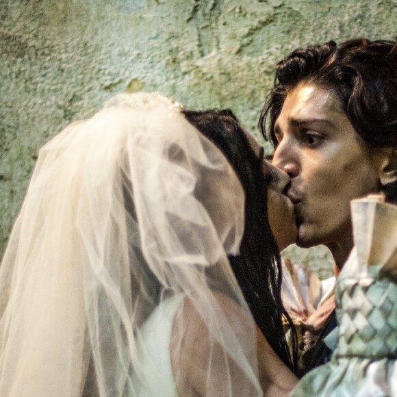 Marina Ruy Barbosa e Johnny Massaro contraceram em 'Amorteamo', em 2015
