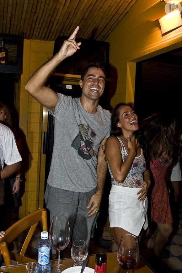 Ricardo Pereira e Francisca Pinto se divertem na festa de Gagliasso