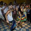 Bruno Gagliasso dança frevo na comemoração do aniversário de 32 anos em Fernando de Noronha