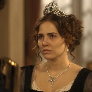 Leopoldina (Leticia Colin) fica chocada quando dom Pedro (Caio Castro) se humilha implorando seu perdão, na novela 'Novo Mundo'