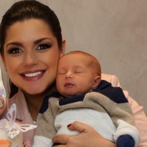 Thais Fersoza armazena sangue do cordão umbilical do filho, Teodoro, como contou nesta quinta-feira, dia 10 de agosto de 2017