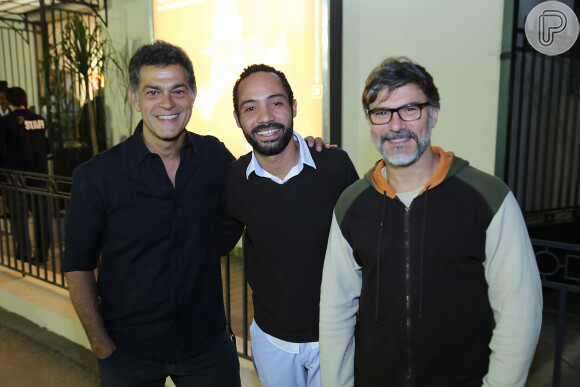 Eduardo Moscovis, Silvio Guindane e Leonardo Vieira também se encontraram antes da peça começar