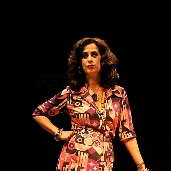 Fernanda Torres estrela o monólogo 'A Casa dos Budas Ditosos'