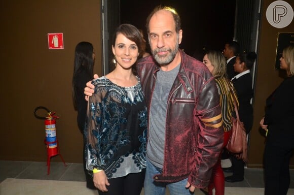 Miriam Freeland e o marido, Roberto Bomtempo, também foram à pré-estreia da peça, que marcou reinauguração de teatro na Gávea