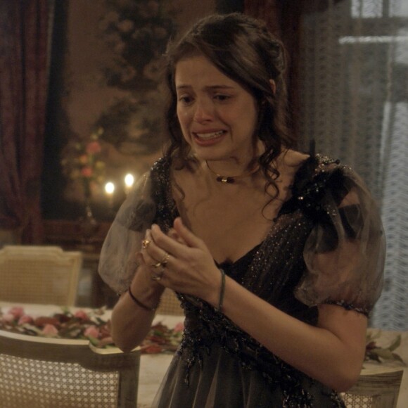 Expulsa do Solar, Domitila (Agatha Moreira) fica sem ter onde morar, na novela 'Novo Mundo'