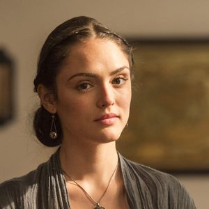 Domitila (Agatha Moreira) pede ajuda a Anna (Isabelle Drummond) na novela 'Novo Mundo'