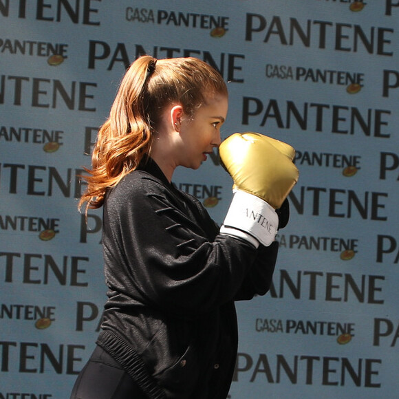 'Eu luto há alguns anos, mas óbvio que só com muita prática e experiência pra fazer os movimentos perfeitos! Mas o importante é se exercitar e tentar', escreveu Marina Ruy Barbosa