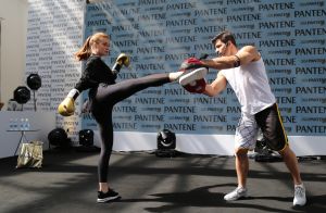 Marina Ruy Barbosa faz aulão de muay thai: 'Queimar a pizza que comi ontem'