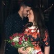 Ex-BBB Cacau ganha flores do novo namorado no aniversário: 'À moda antiga'