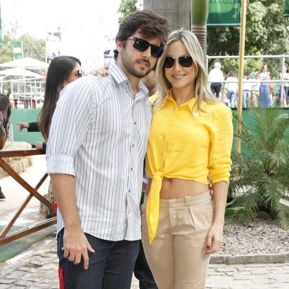 Claudia Leitte e Márcio Pedreira protagonizaram um momento de pura descontração neste sábado, 12 de agosto de 2017