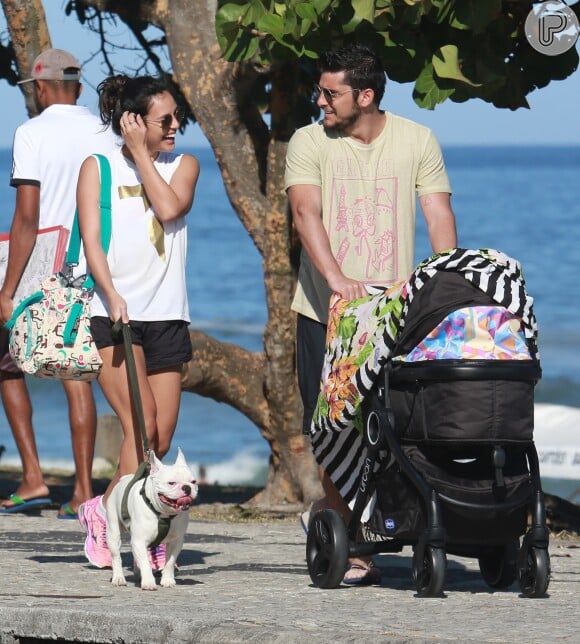 Bruno Gissoni e Yanna Lavigne já foram clicados em passeio com a filha, Madalena