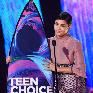 Vanessa Hudgens ganha prêmio por influenciar na luta feminina