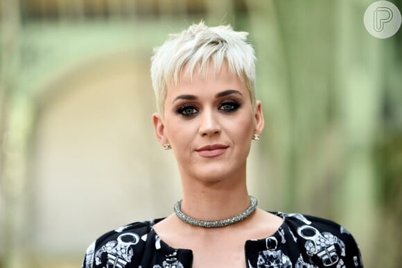 Katy Perry se irritou com fãs que questionaram sobre seu término com Orlando Bloom no Twitter