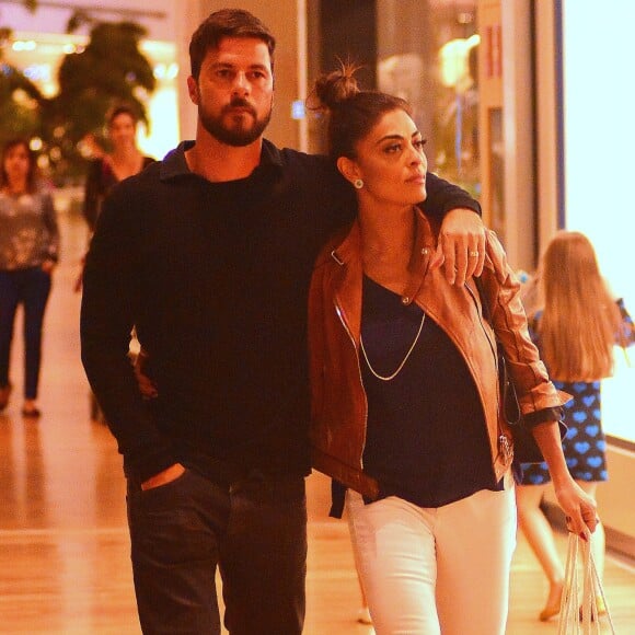 Juliana Paes diz que o marido fica desconfortável com cenas ousadas na novela 'A Força do Querer': 'Tenho pudores com isso e tento fazer com que aconteça de maneira suave, porque é quase uma tortura'