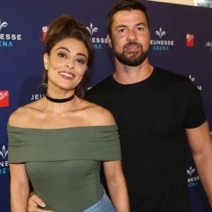 Juliana Paes não deixa Carlos Eduardo Baptista, seu marido, ver as cenas ousadas de Bibi e Rubinho (Emílio Dantas) na novela 'A Força do Querer'