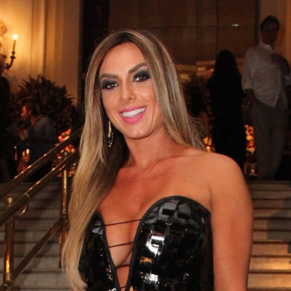 Nicole Bahls terá a companhia de cinco outros ex-participantes de 'A Fazenda' na nova temporada do reality