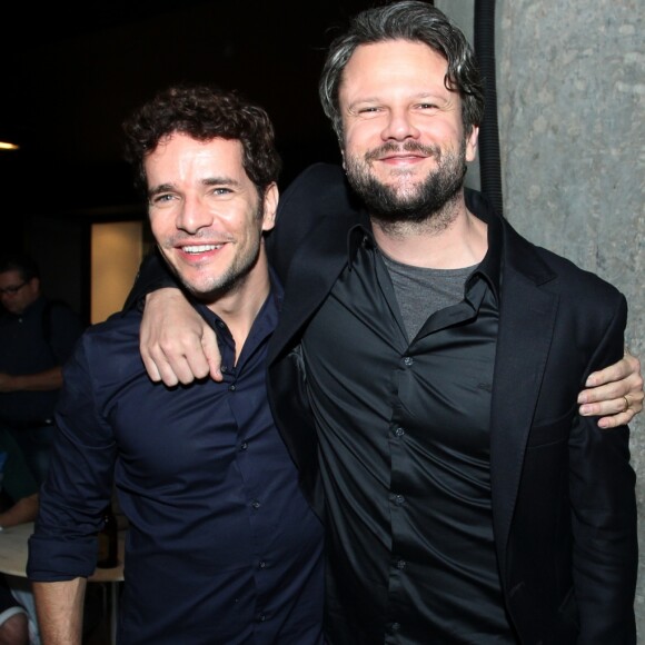 Selton Mello encontrou Daniel de Oliveira na pré-estreia de 'Um Filme de Cinema', na zona sul do Rio, na segunda-feira, 14 de agosto de 2017