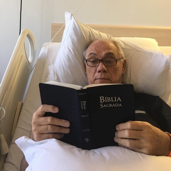 Marcelo Rezende finalizou: 'E isso é preciso ter fé. E essa fé eu carrego dentro de mim. Que Deus nos abençoe'