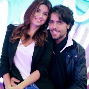 Paula Fernandes revelou que engordou 2,k kg depois de assumir o namoro com Thiago Arancam
