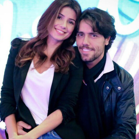 Paula Fernandes revelou que engordou 2,k kg depois de assumir o namoro com Thiago Arancam