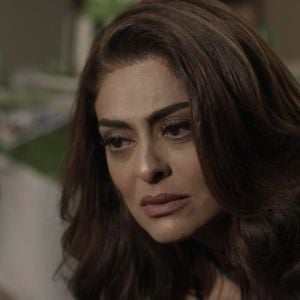 Bibi (Juliana Paes) é presa na frente do filho, Dedé (João Bravo), nos próximos capítulos da novela 'A Força do Querer', adianta o colunista de TV Daniel Castro, nesta terça-feira, 15 de agosto de 2017