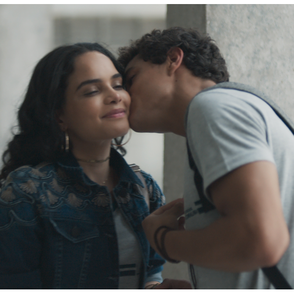 Na novela 'Malhação', Tato (Matheus Abreu) beija K2 (Carol Macedo) depois de saber que Keyla (Gabriela Medvedovski) está com Deco (Pablo Morais)