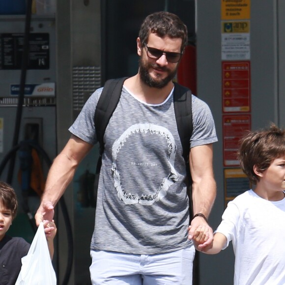Daniel de Oliveira também é pai de Raul, de 9 anos, e Moisés, de 7 anos, fruto de seu relacionamento com Vanessa Giácomo