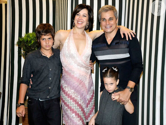 Enzo Celurari é o filho mais velho dos atores Claudia Raia e Edson Celulari que  também são pais de Sophia