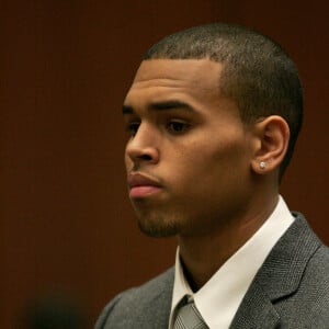 Chris Brown divulgou novos trechos do seu documentário e falou sobre agressão à ex-namorada Rihanna