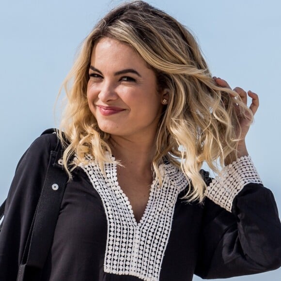 Anita (Lua Blanco) acabou entregando um segredo de Cibele (Bruna Linzmeyer) na novela 'A Força do Querer' depois de ter sido traída pela amiga