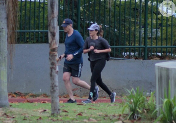 William Bonner correu ao lado da filha Beatriz na Lagoa Rodrigo de Freitas, no Rio, nesta quarta-feira, 16 de agosto de 2017