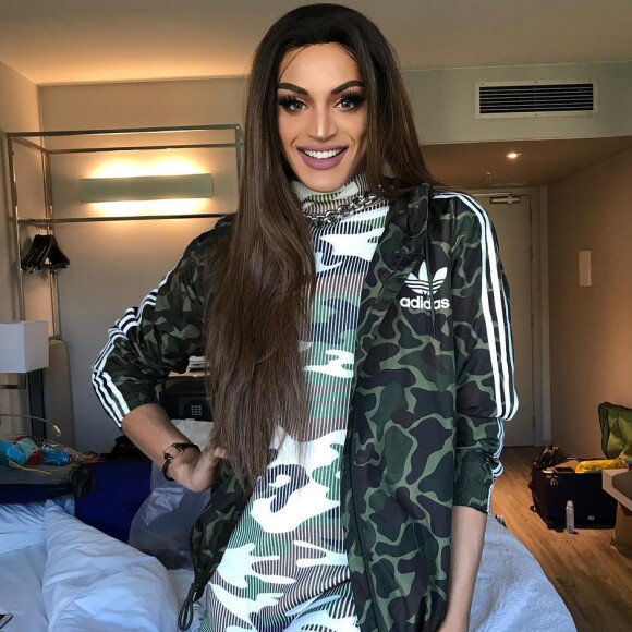 As peças da marca Adidas costumam ser escolhas frequentes de Pabllo Vittar, a exemplo do casaco camuflado que a artista usou para participar do programa 'Só Pra Parodiar', também do Multishow