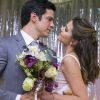 Eric (Mateus Solano) se casa com Luiza (Camila Queiroz) na novela 'Pega Pega'