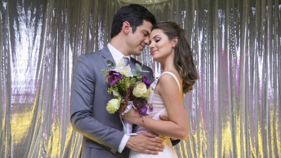 Veja fotos do casamento de Luiza (Camila Queiroz) e Eric na novela 'Pega Pega'