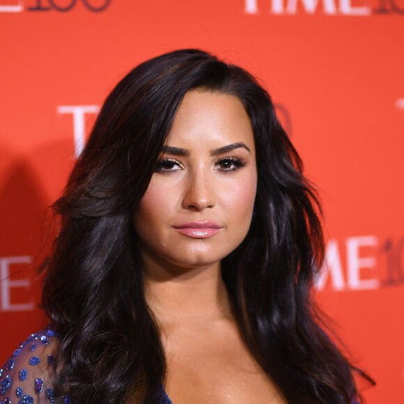 Demi Lovato completou cinco anos sóbria em 2017 e comemorou a vitória no Instagram