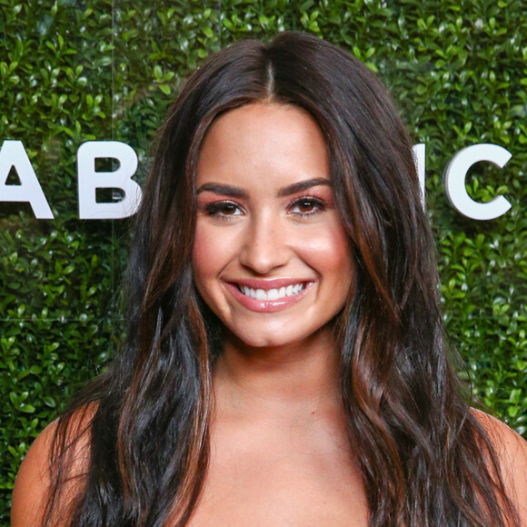 Demi Lovato afirmou que está curtindo o período solteira