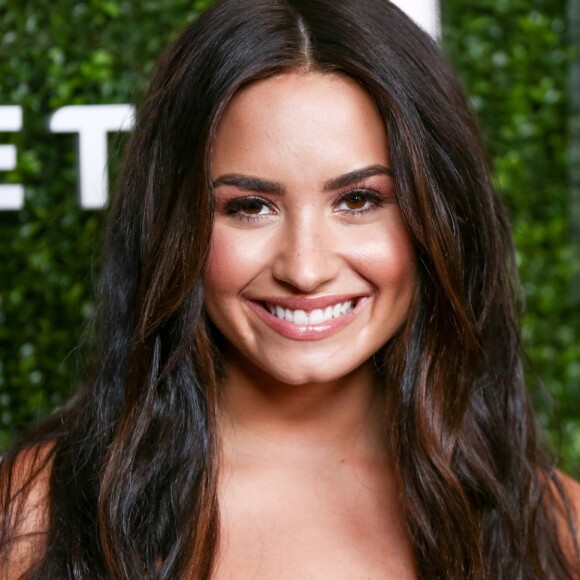 Demi Lovatodisse que está aprendendo a lidar com a vida de solteira após o fim do namoro com o brasileiro Guilherme 'Bomba'