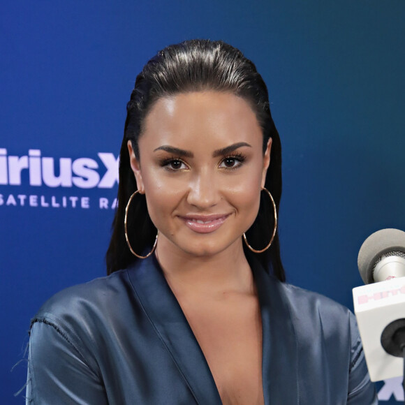 'Estou aprendendo a ficar confortável quando estou sozinha e encontrar a própria independência é a coisa mais importante que uma pessoa pode fazer por ela mesma', afirmou Demi Lovato