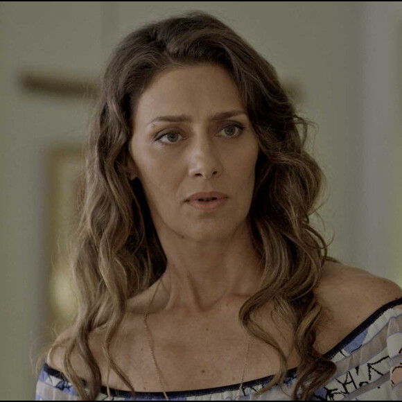 Joyce (Maria Fernanda Cândido) se desespera ao ver Ivana (Carol Duarte) com barba, na novela 'A Força do Querer'