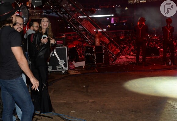 Jade Magalhães acompanhou o namorado, Luan Santana, durante show em Barretos, no interior de São Paulo