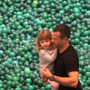 Malvino Salvador tem três filhas, entre elas Ayra, de 2 anos