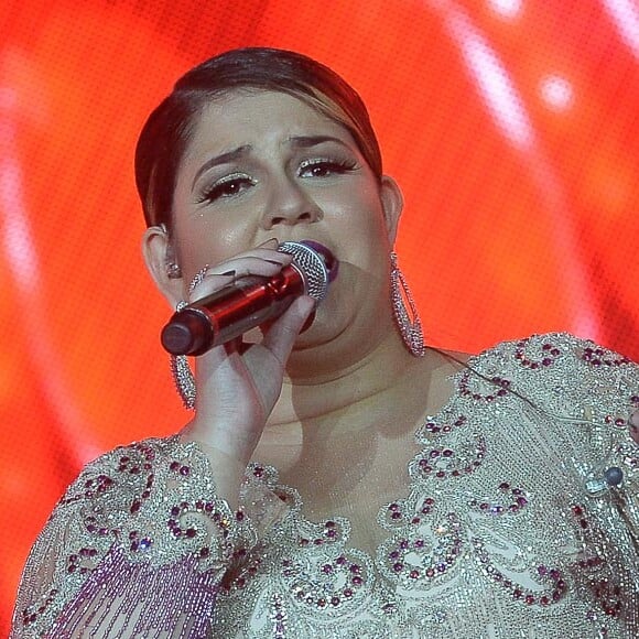 Marília Mendonça cantou na Festa do Peão de Barretos, nesta madrugada, 20 de agosto de 2017