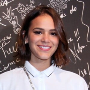 Bruna Marquezine vai viver uma vilã ambiciosa, mas divertida na novela 'Deus Salve o Rei'