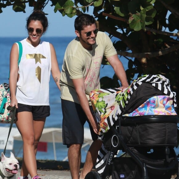 'Viagem na estrada com o papai. Vamos lá', brincou Bruno Gissoni junto Madalena