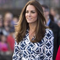 Vestido usado por Kate Middleton durante viagem esgota em oito minutos