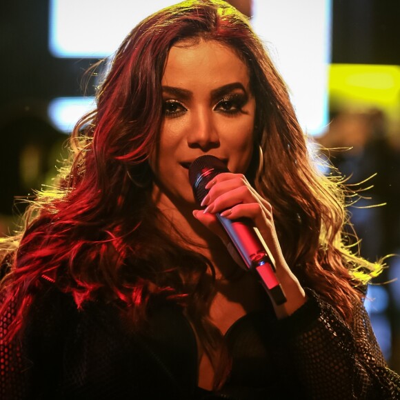 'Vai ser incrível! A qualquer momento teremos um clipe no ar todo mês', contou Anitta