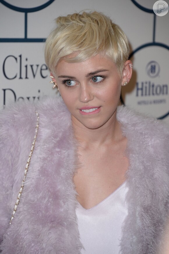 Miley Cyrus sofre de insuficiência cardíaca, afirma revista em 17 de abril de 2014