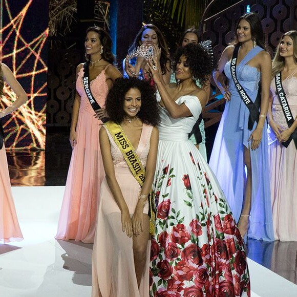 Monalysa Alcântara foi alvo de críticas na web ao ganhar o Miss Brasil 2017: 'Ao dar a vitória à Miss Piauí e não à Miss Rio Grande do Sul, eles pensaram nas chances de a Miss Brasil vencer o Miss Universo?'